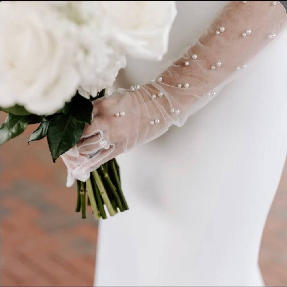 Long wedding gloves, long bridal gloves, white long gloves, gloves with pearls